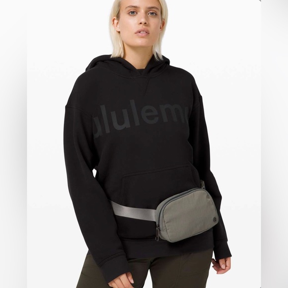 NWT Lululemon Everywhere Belt Bag Grey Sage - Picture 5 of 11